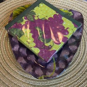 Grapes glass dish & napkins